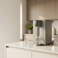Fontaine à eau osmosée RO Mobi PureOsmose posée sur un plan de travail de cuisine